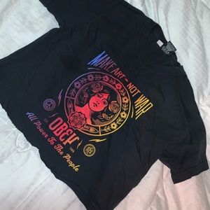 Cropped obey tee